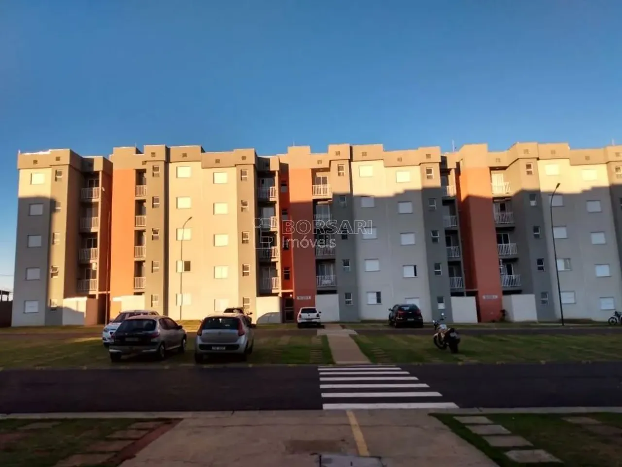 Primeiro Aluguel ,Apartamento Térreo com 02 quartos, quintal e varanda no Jardim Botânico,
