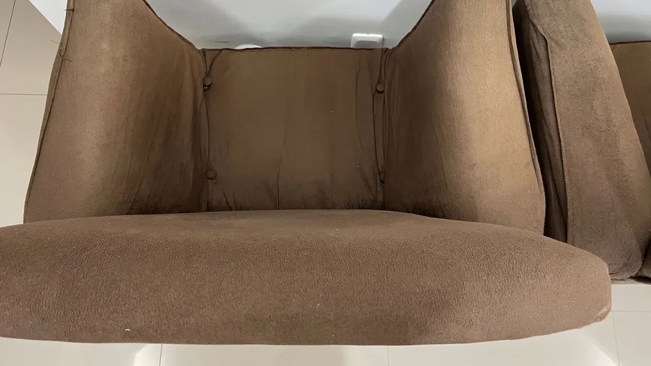 Par de Poltronas Decorativas Marrom em Suede - Foto 4