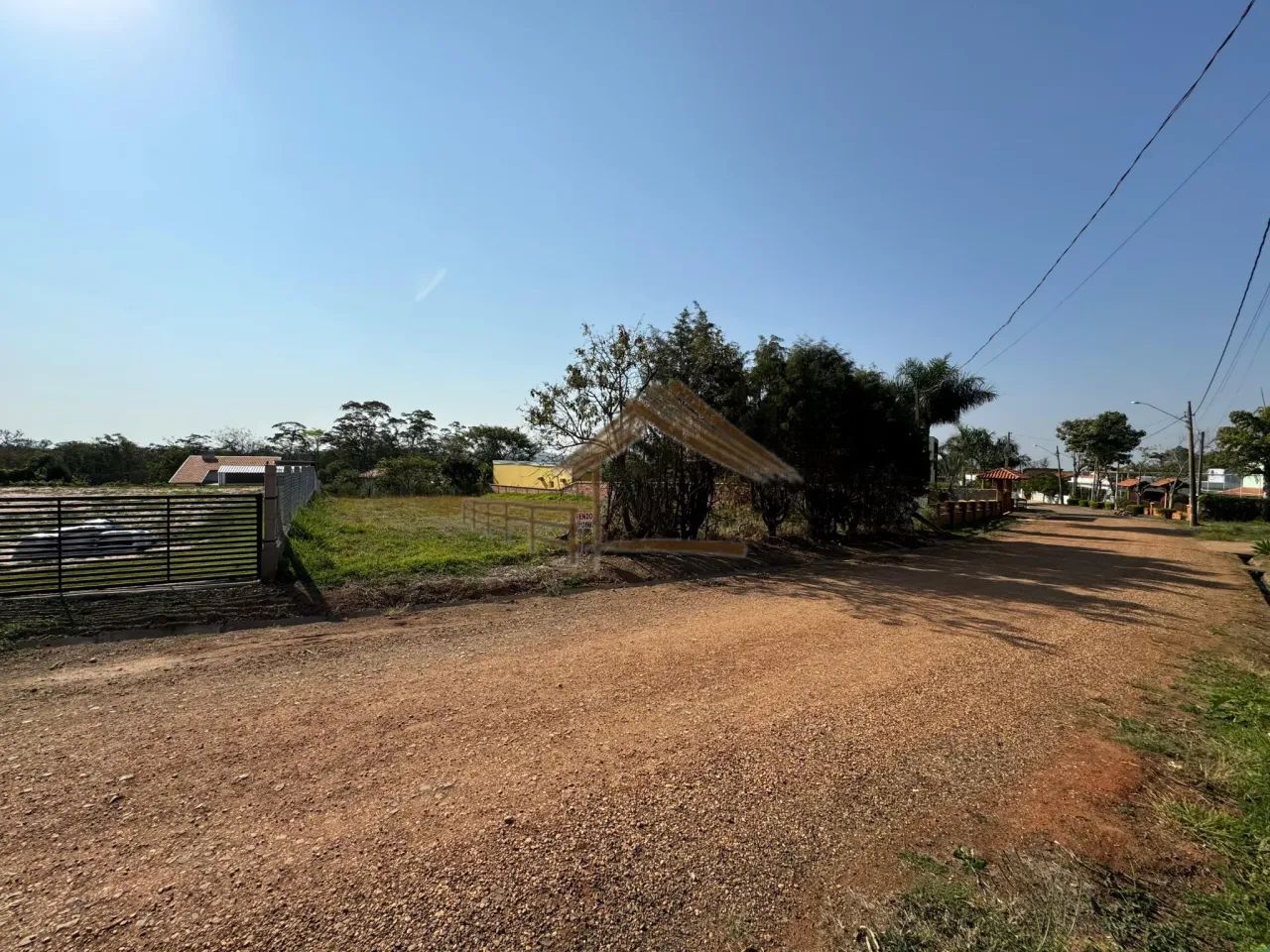 Terreno com 1.000 m² em condomínio, local tranquilo com vizinhos moradores, Porangaba SP - Foto 5