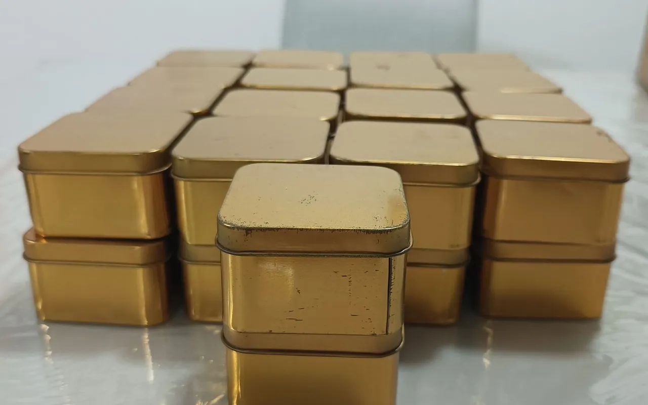 Caixa dourada para doces de festa  34 unidades para festa ( docinhos ) novas ! - Foto 2