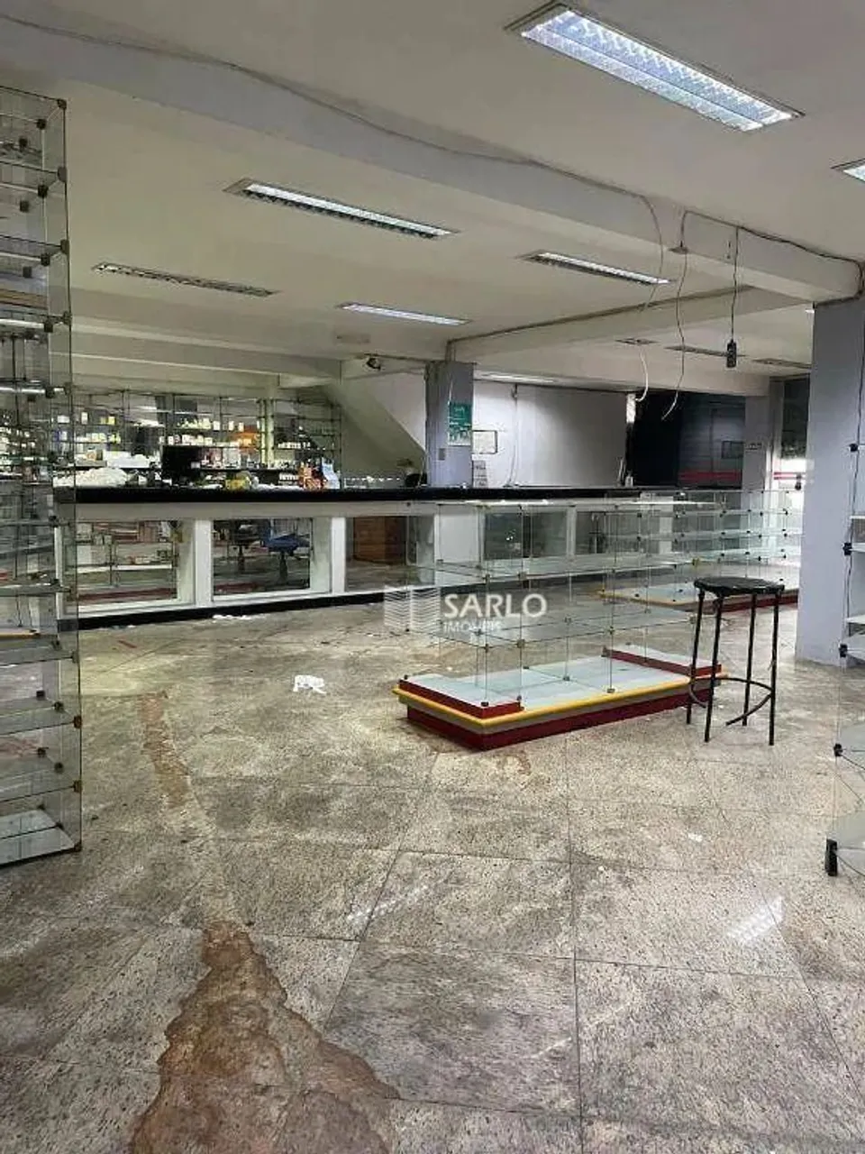 Loja com 152m²