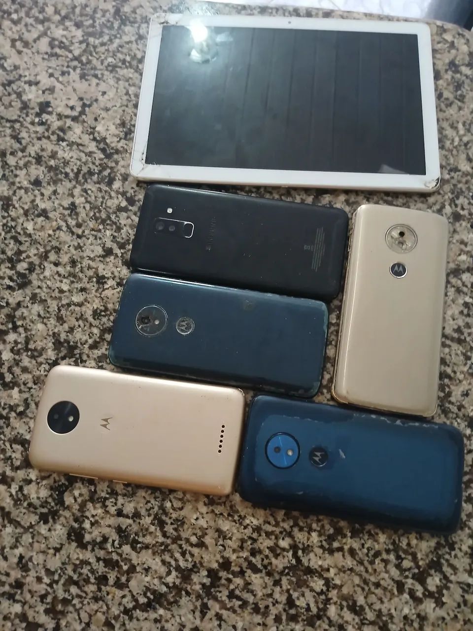 5 Celulares Motorola e um tablet para peças