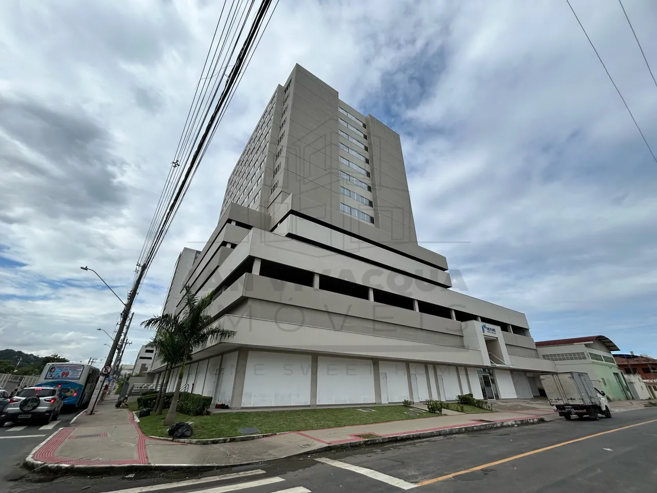 Alugo Sala Comercial em Vila Velha com 47 m² e 2 Vagas de Garagem - R$ 1.600,00