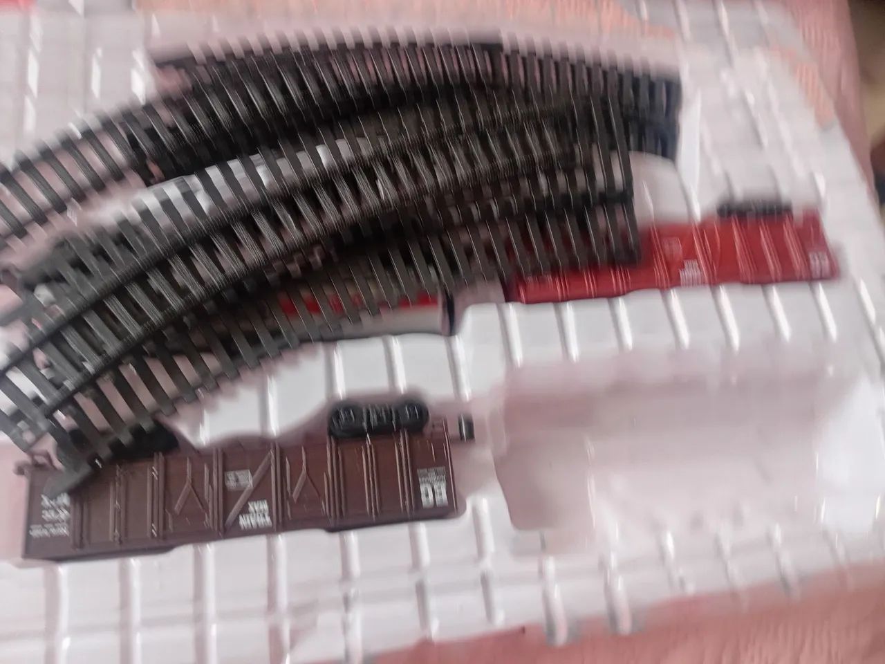 Trem de brinquedo completo com trilhos - Foto 3