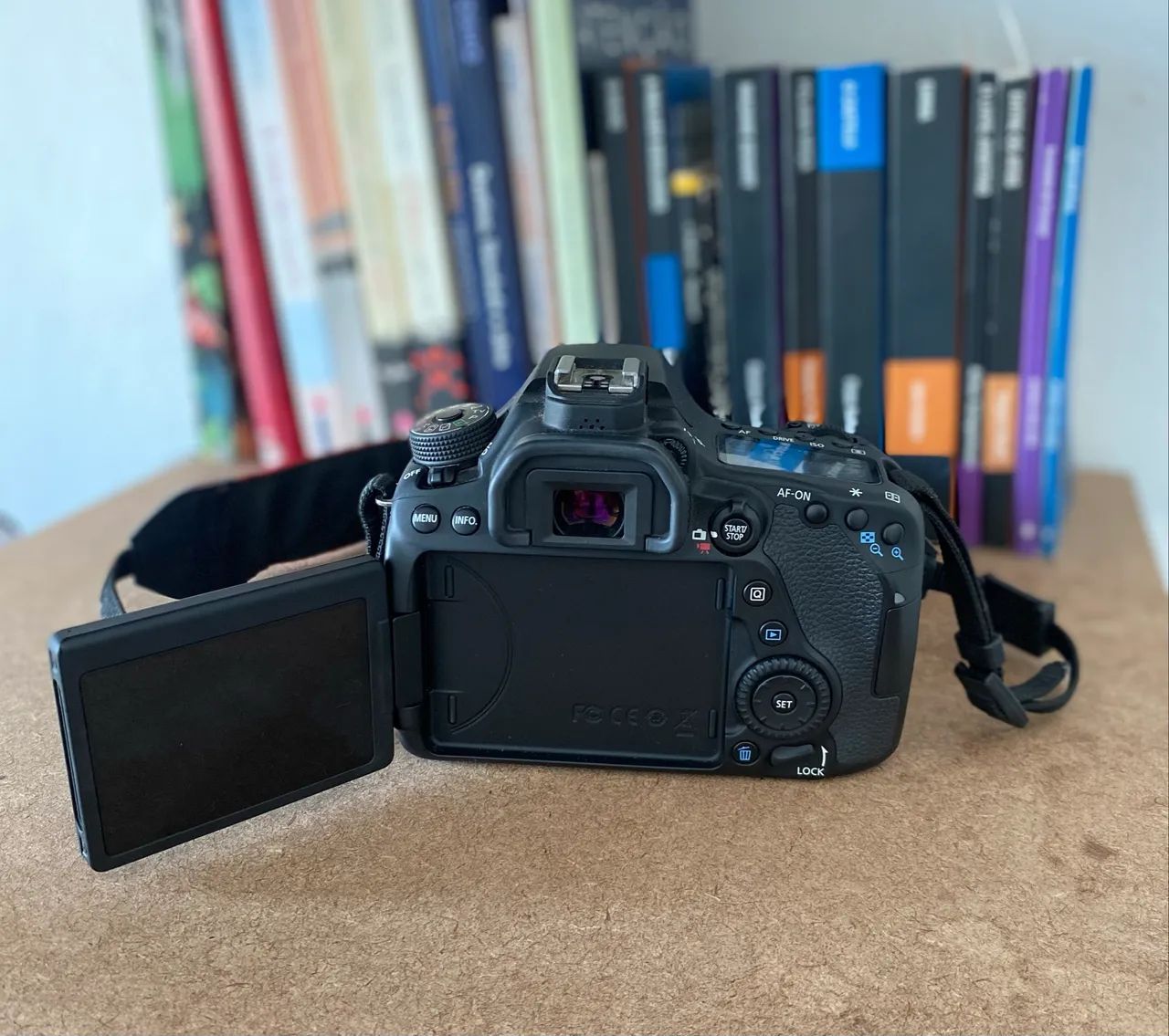 Canon 80D + kit de lentes  - Foto 2