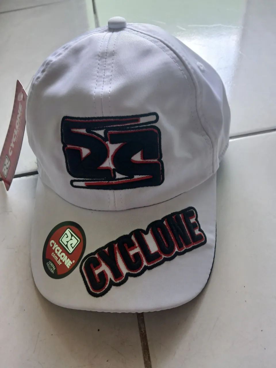 Boné da ciclone 