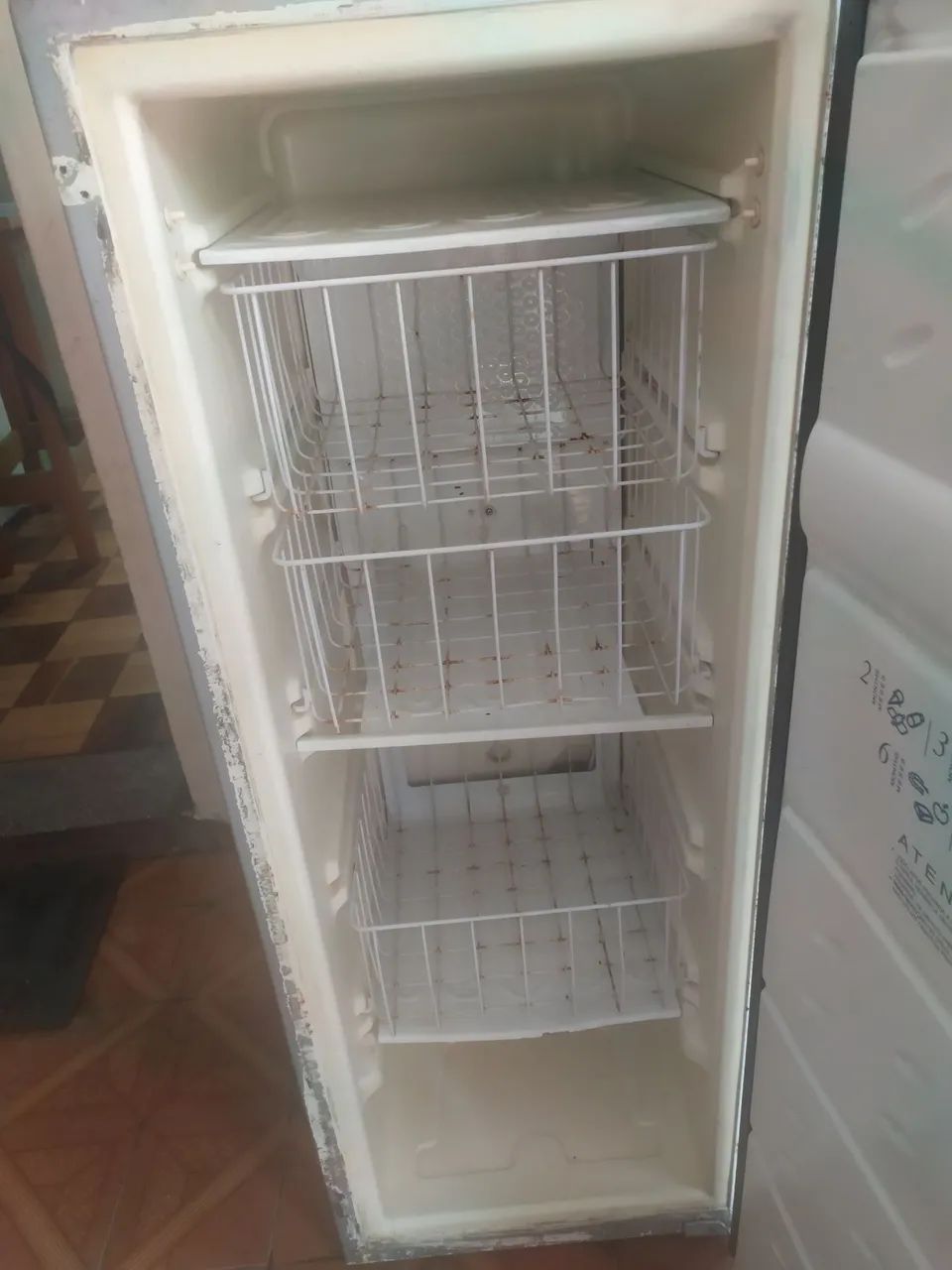  Freezer Vertical Antigo - Funcionando Perfeitamente - Econômico - Foto 3