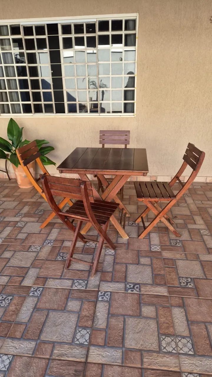 Jogo de mesa em madeira maciça