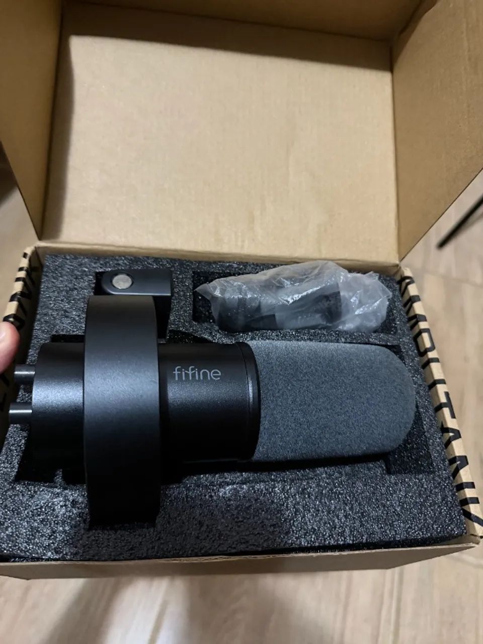 Microfone Fifine K688 USB/XLR Dinâmico para Podcast e Lives - Foto 4