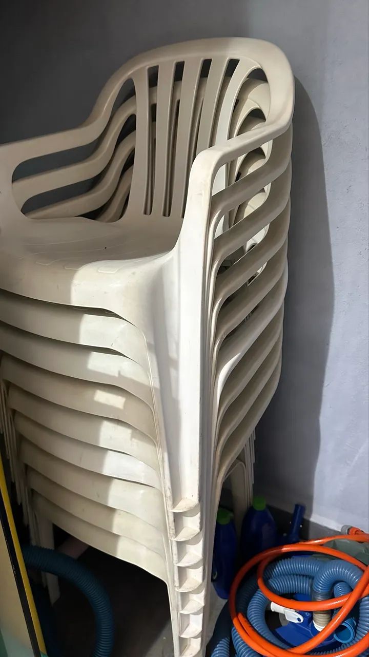 Cadeiras plásticas 