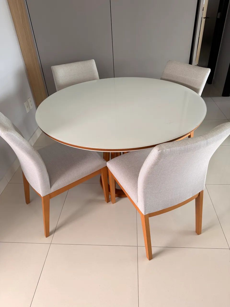 Mesa de Jantar Redonda 1,50m com 4 Cadeiras - Nova, Nunca Utilizada - Foto 5