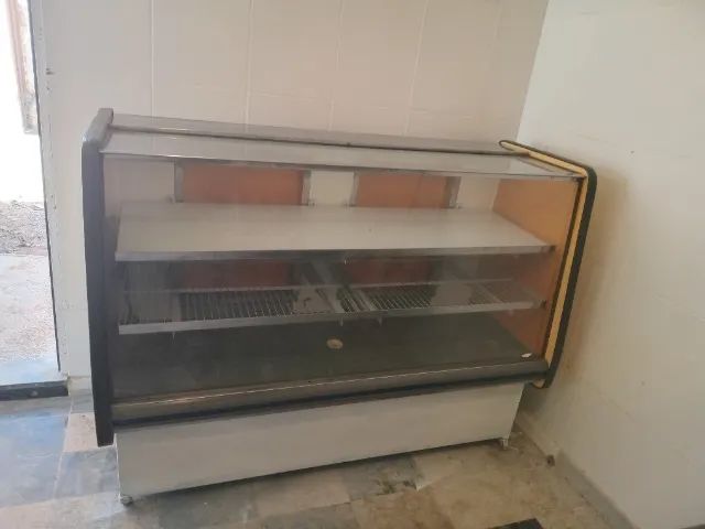 Balcão expositor refrigerado. 