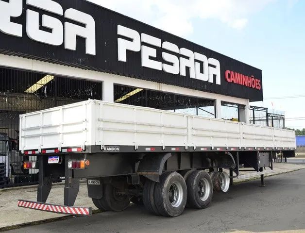 Randon carreta carga seca 3 eixos ano 2012  com pneus