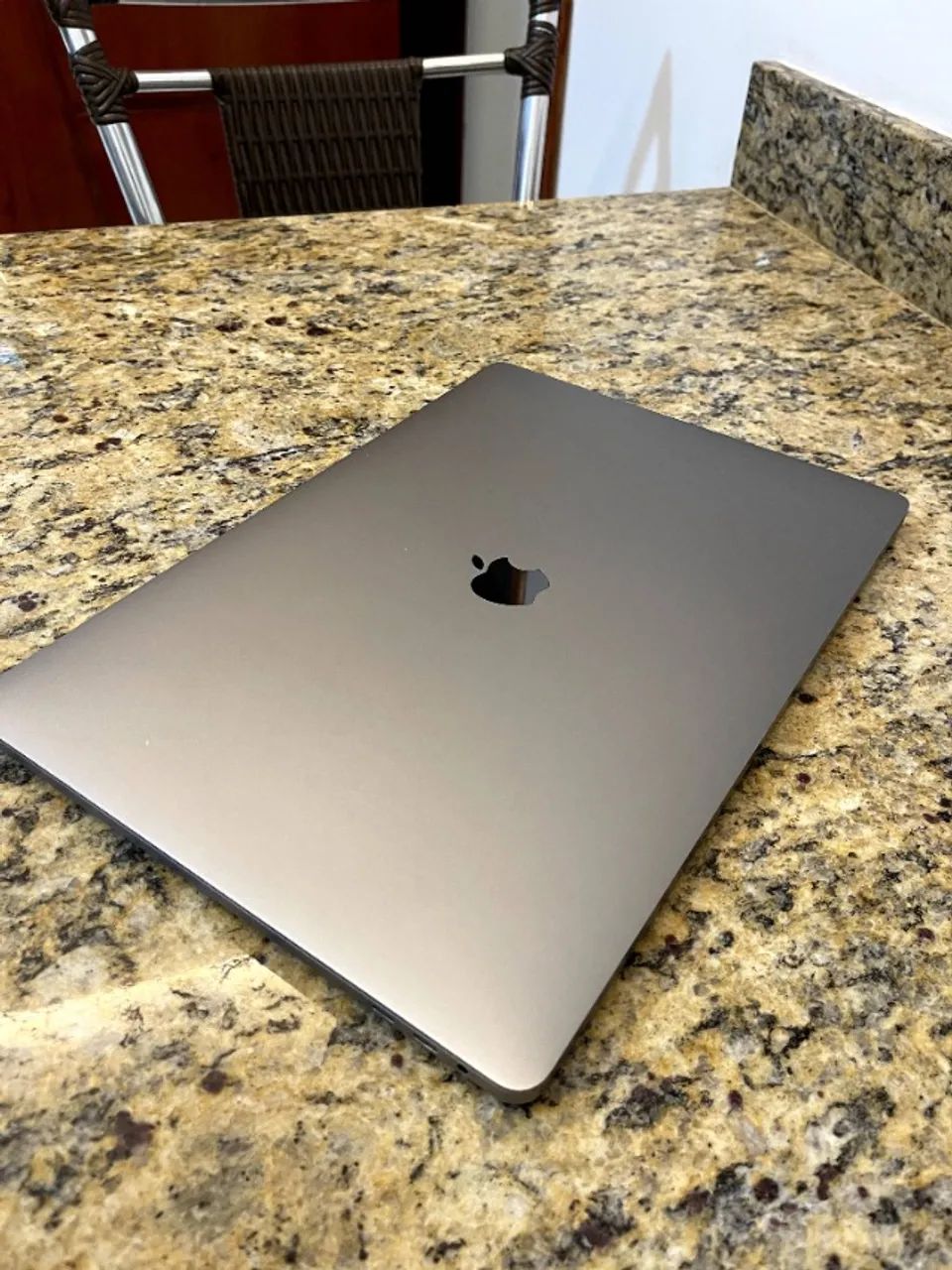 MACBOOK PRO 16