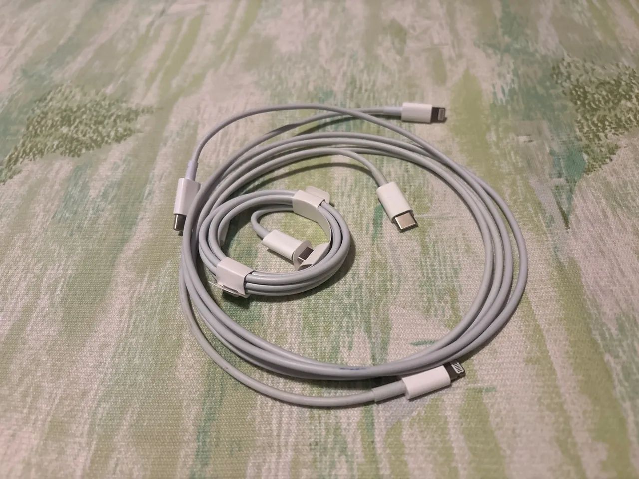 Cabo Lightning Apple 