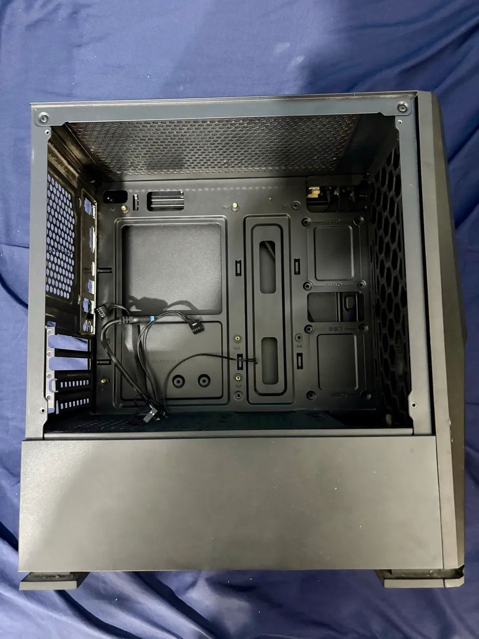 EVOLUT EG-813 Gaming Cabinet