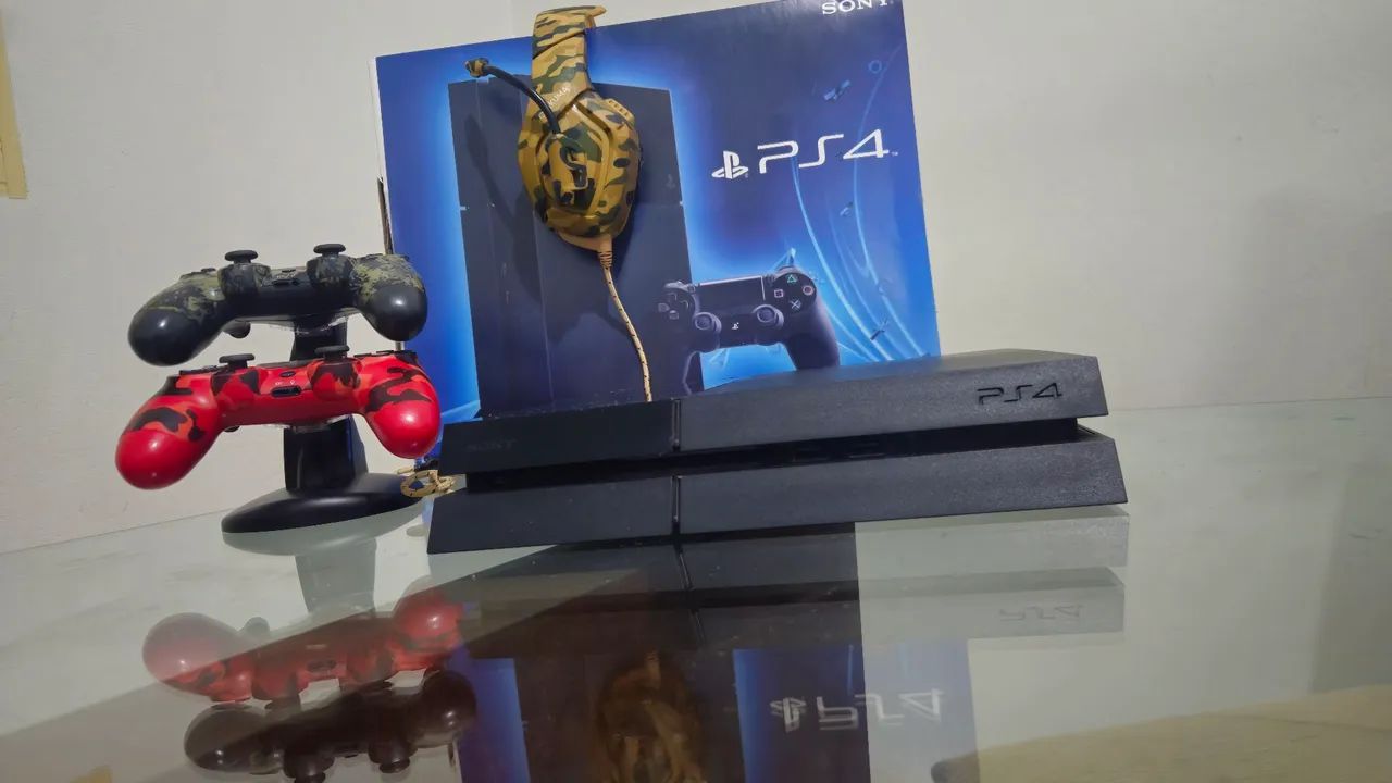 Ps 4 fat com 2 controles
