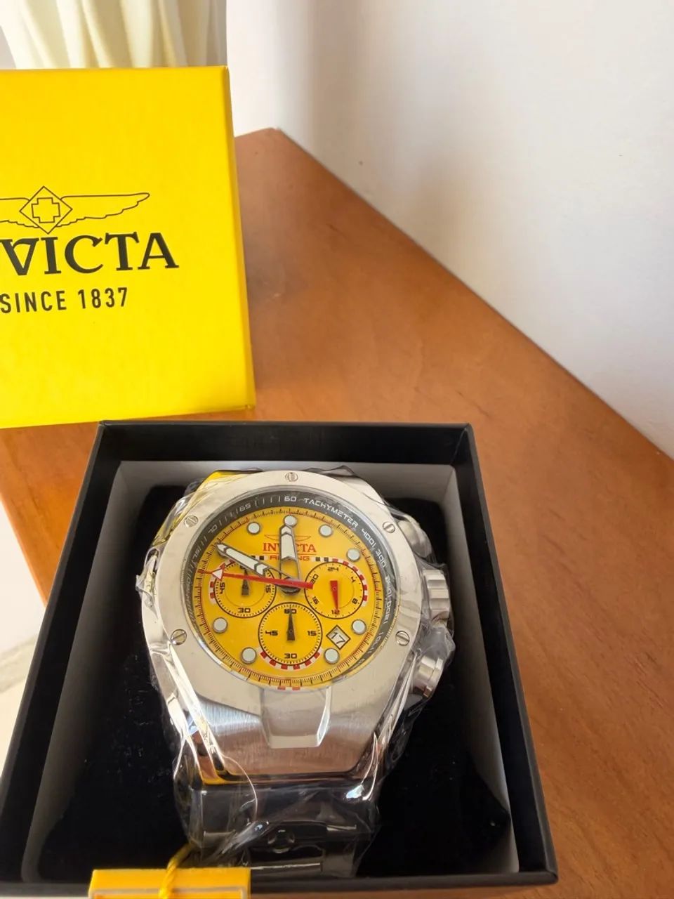 Relógio INVICTA CRONÓGRAFO AMARELO 