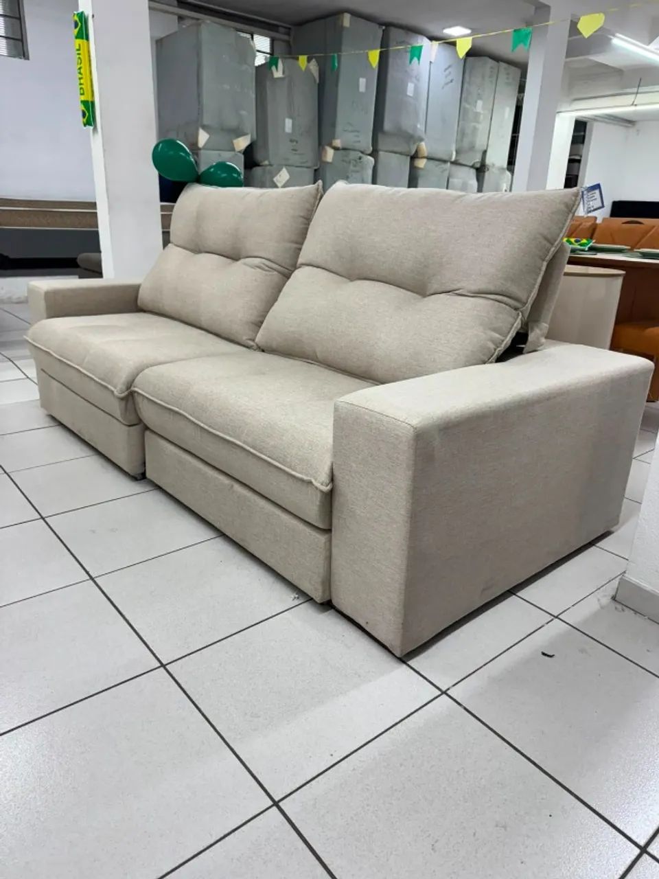 Sofá Retrátil 3 Lugares No Linho Bege - Foto 2