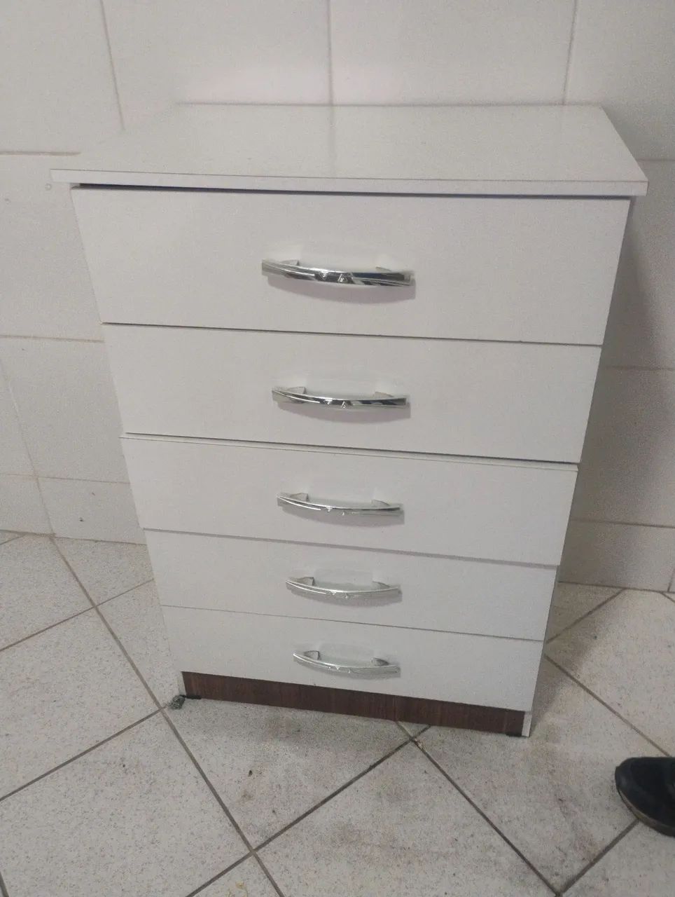 Cômoda com 05 Gavetas