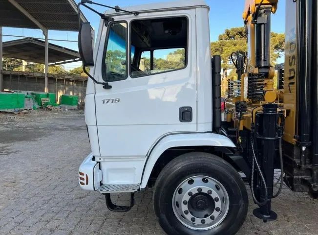 Mb Atron 1719 2015 4x2 Munck masal - Foto 4