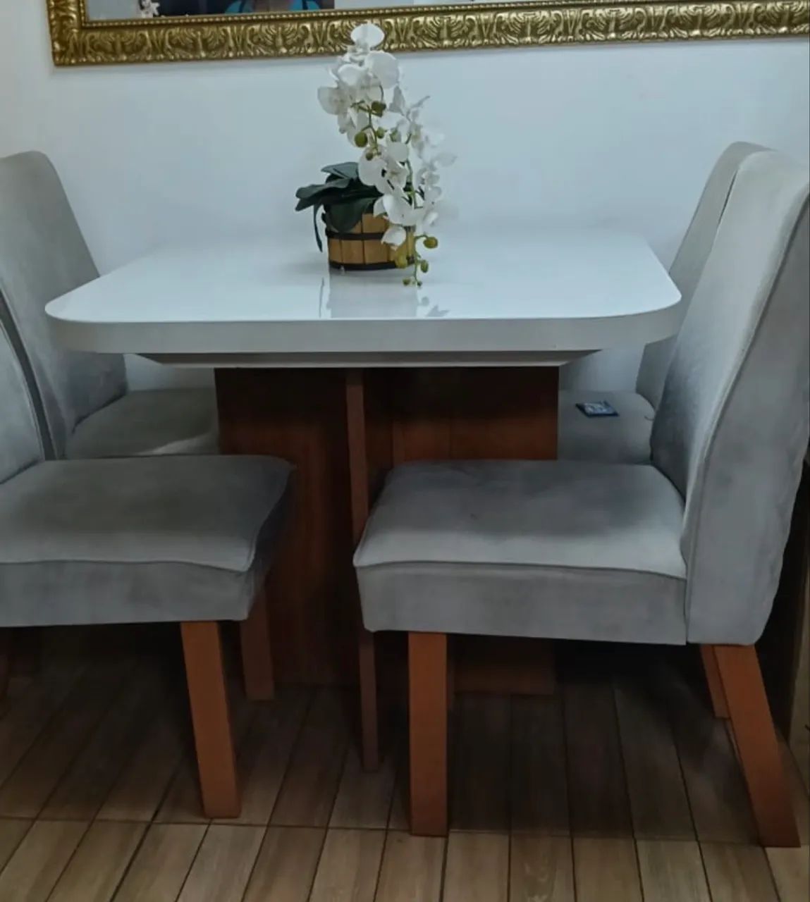 Mesa e cadeiras IMPERDÍVEL 