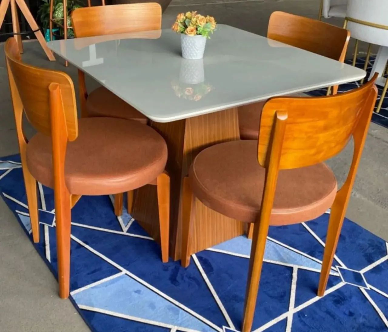 Mesa de jantar 4 cadeiras 