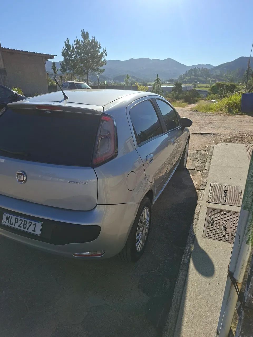 Fiat Punto Attractive 1.4 Fire Flex 8V 5P 2014 - Foto 3