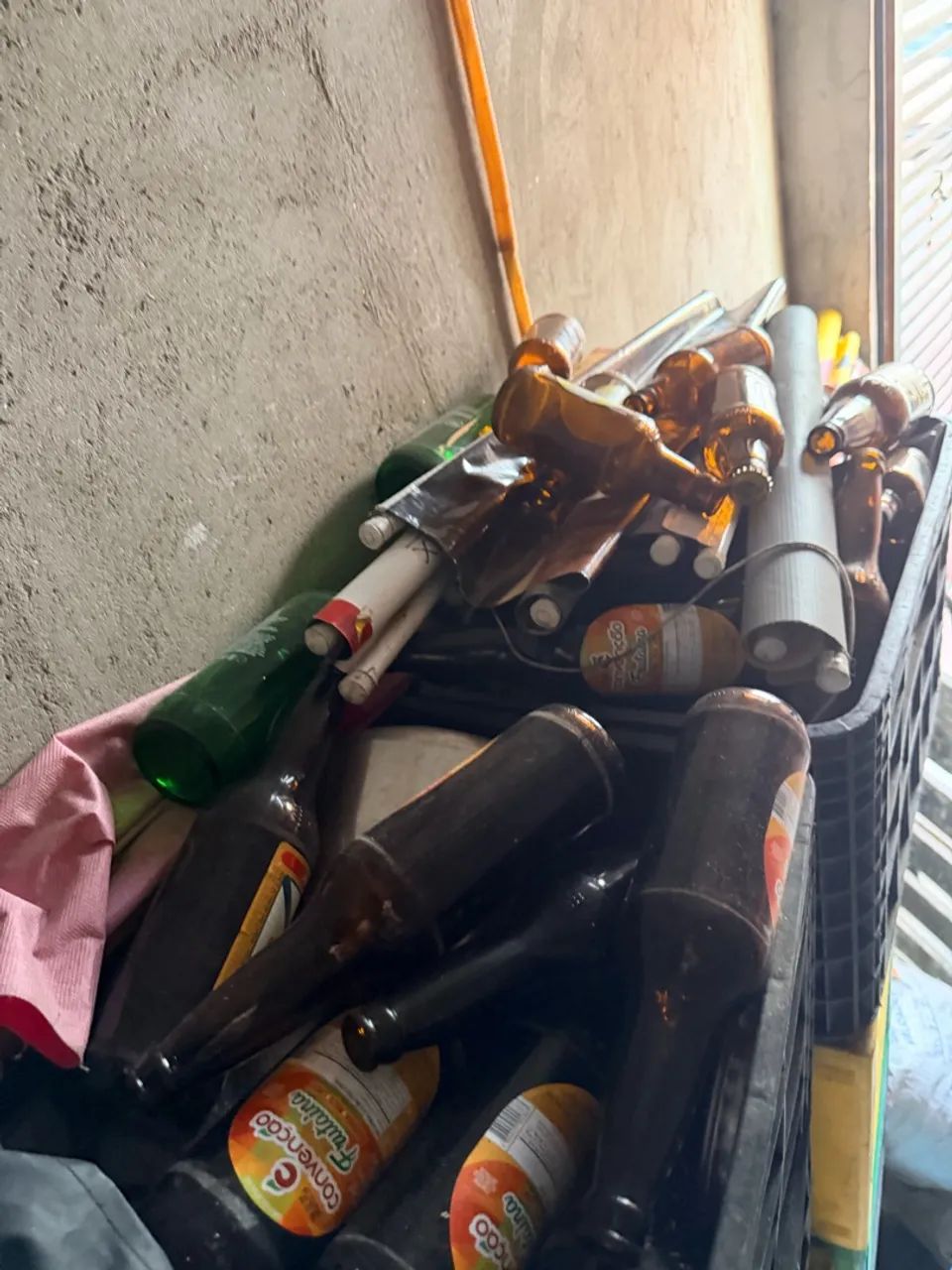 Caixas de cervejas e cascalhos  - Foto 2
