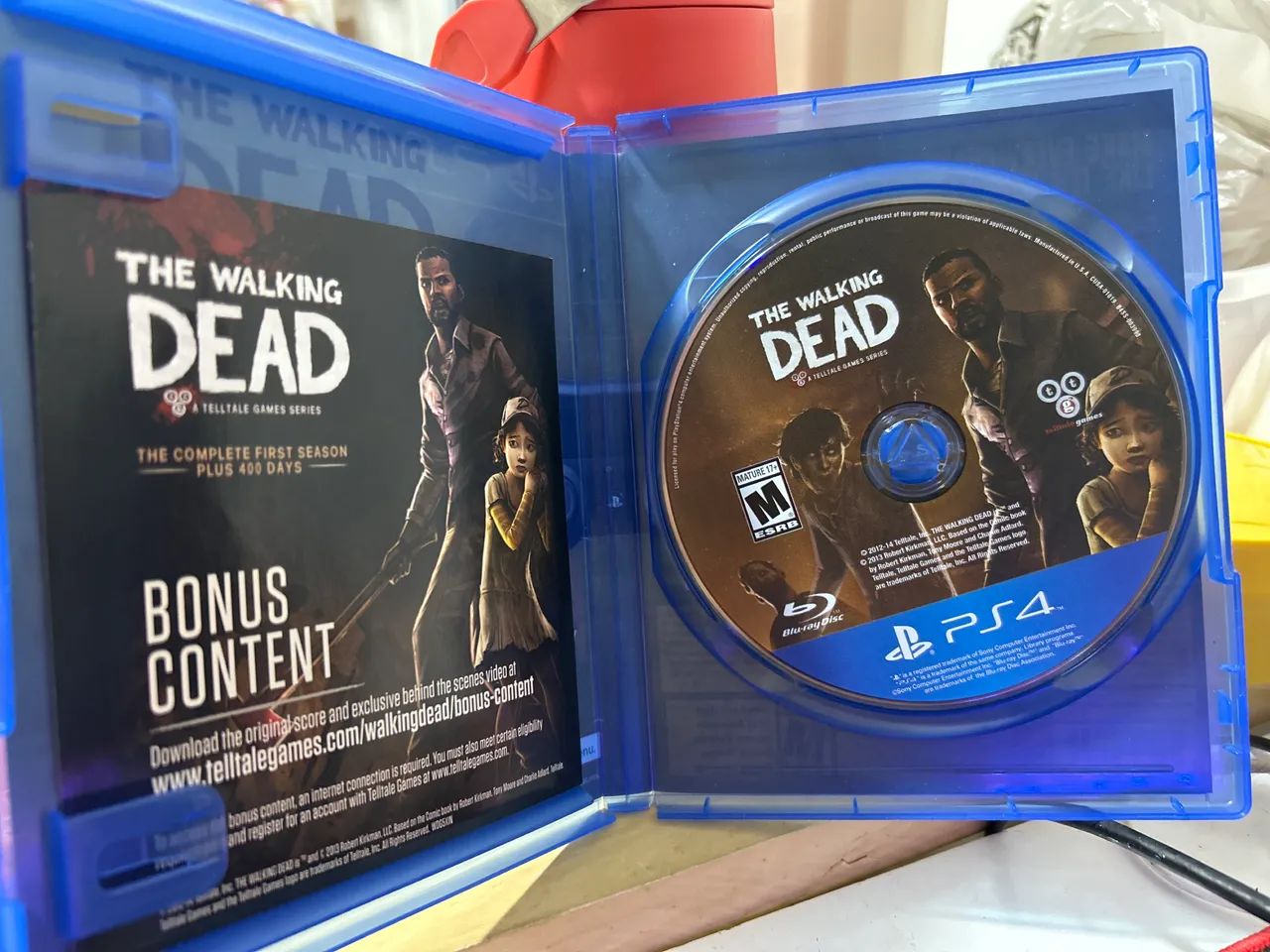 The Walking Dead Jogo para PS4 - Original e em ótimo estado - Foto 2