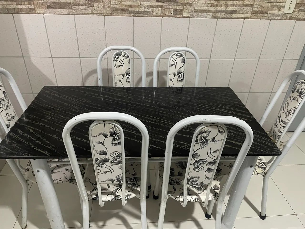 Mesa de mármore com 6 cadeiras - Foto 2