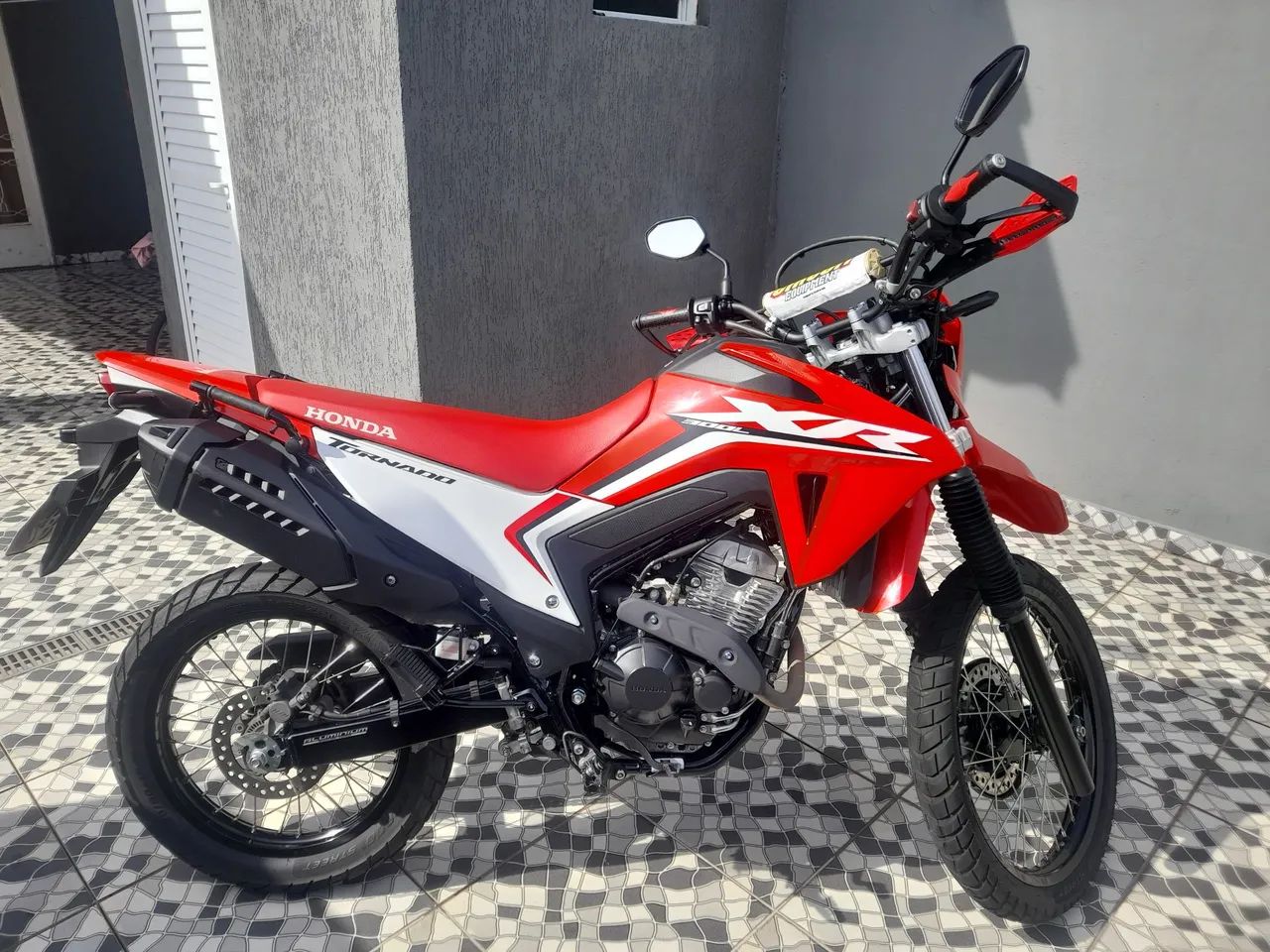 Tornado 300 impecável 