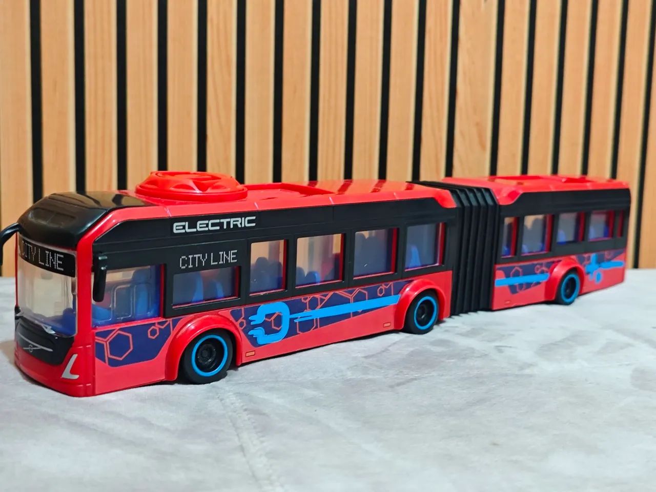 Miniatura de ônibus brinquedo - volvo  - Foto 2