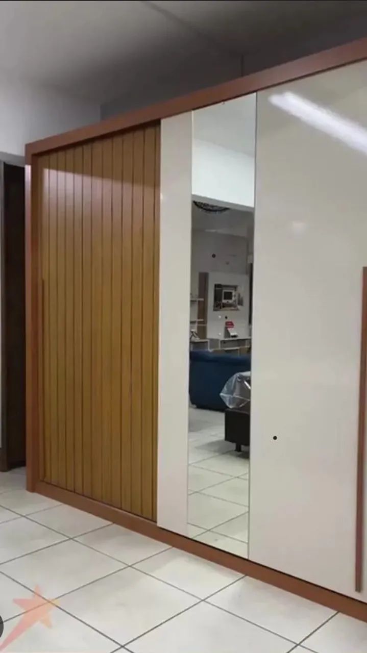 Vende se GUARDA Roupa Ripado c Espelho Central