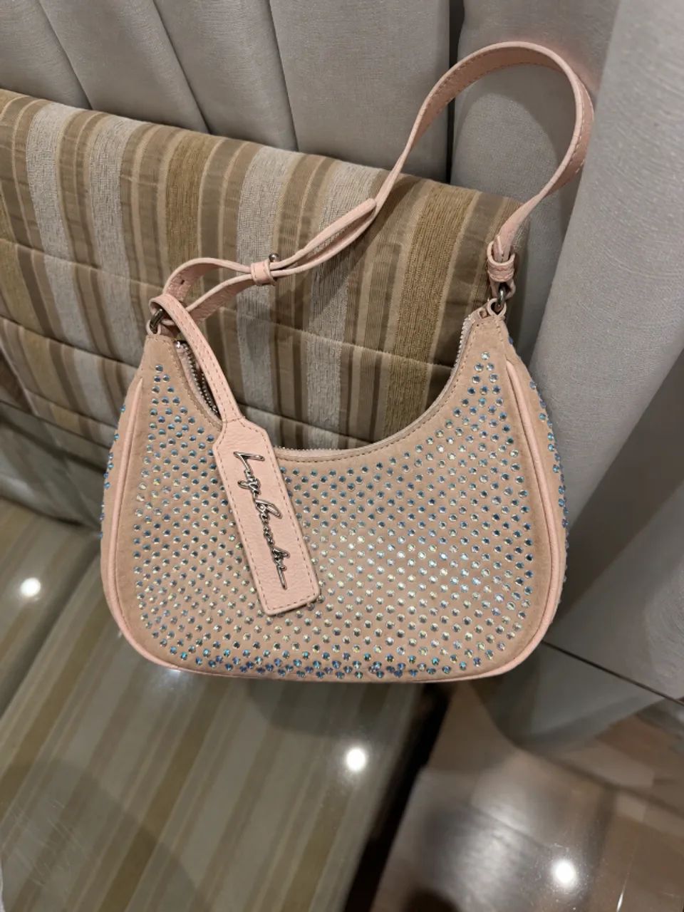 Bolsa Luiza Barcelos Meia Lua HotFix Rosa - Foto 4