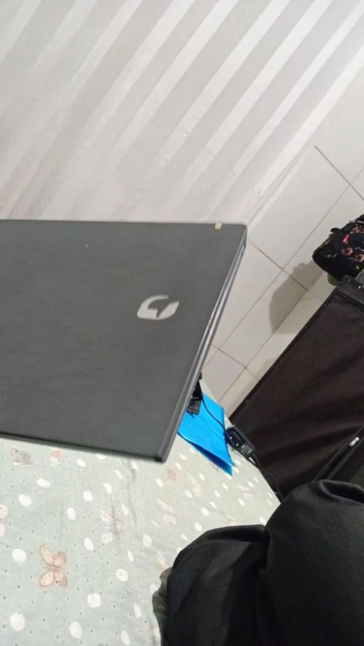 Notebook Semi Novo com garantia ainda - Foto 4
