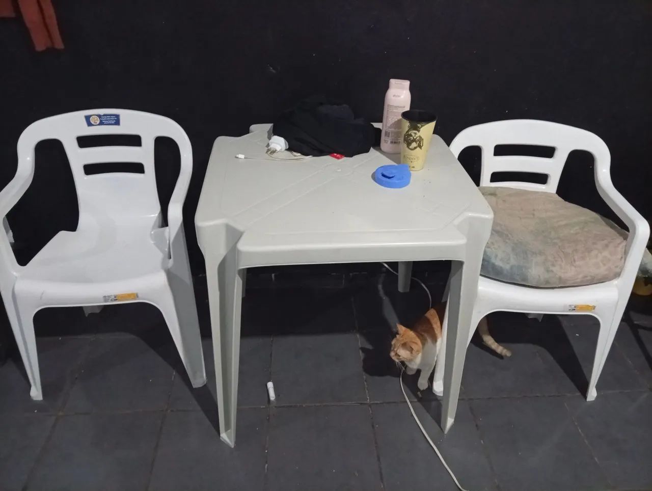 Mesa 2 cadeira novas tão com etiquetas ainda