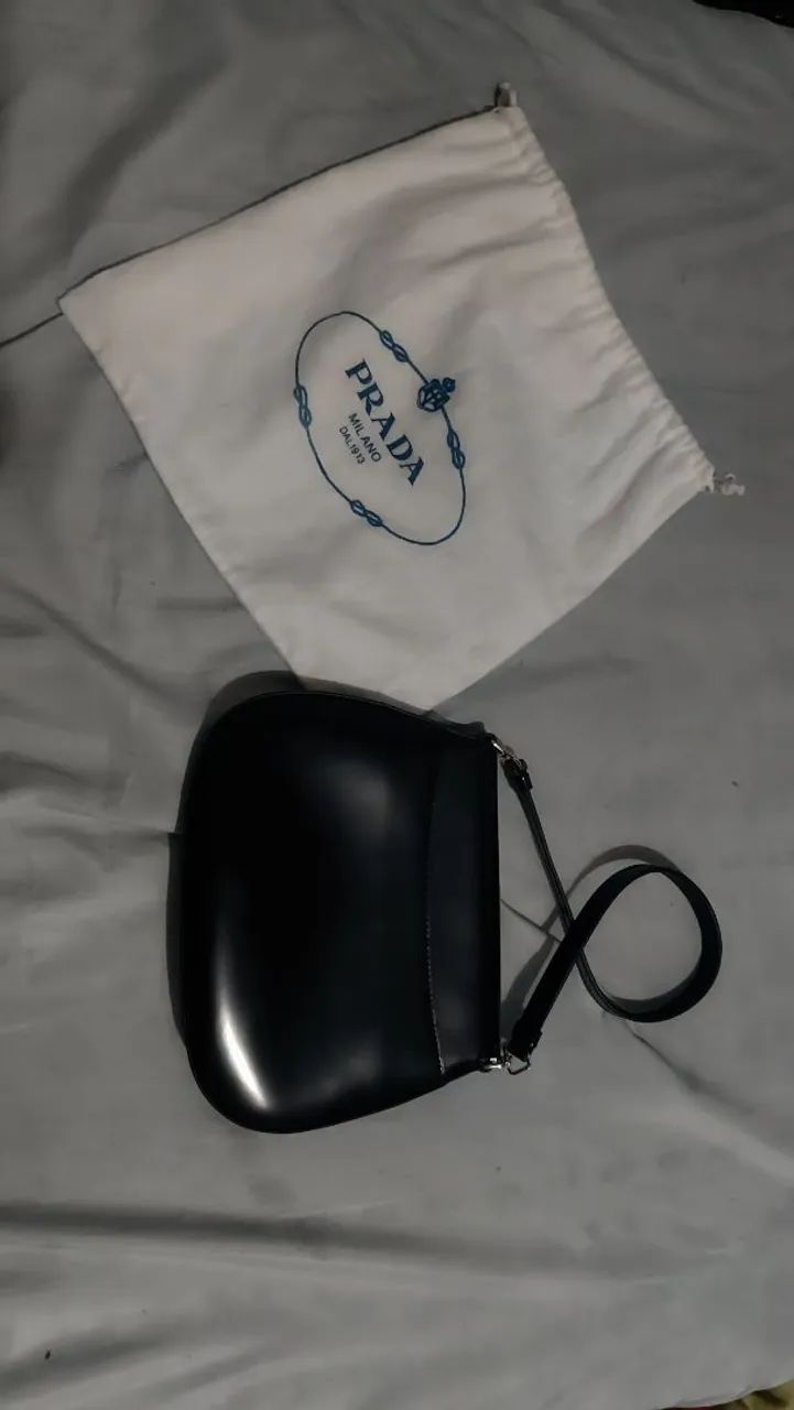 Bolsa Prada Cleo Satinada Preta com Cristais Appliqué - Luxo e Sofisticação - Foto 2