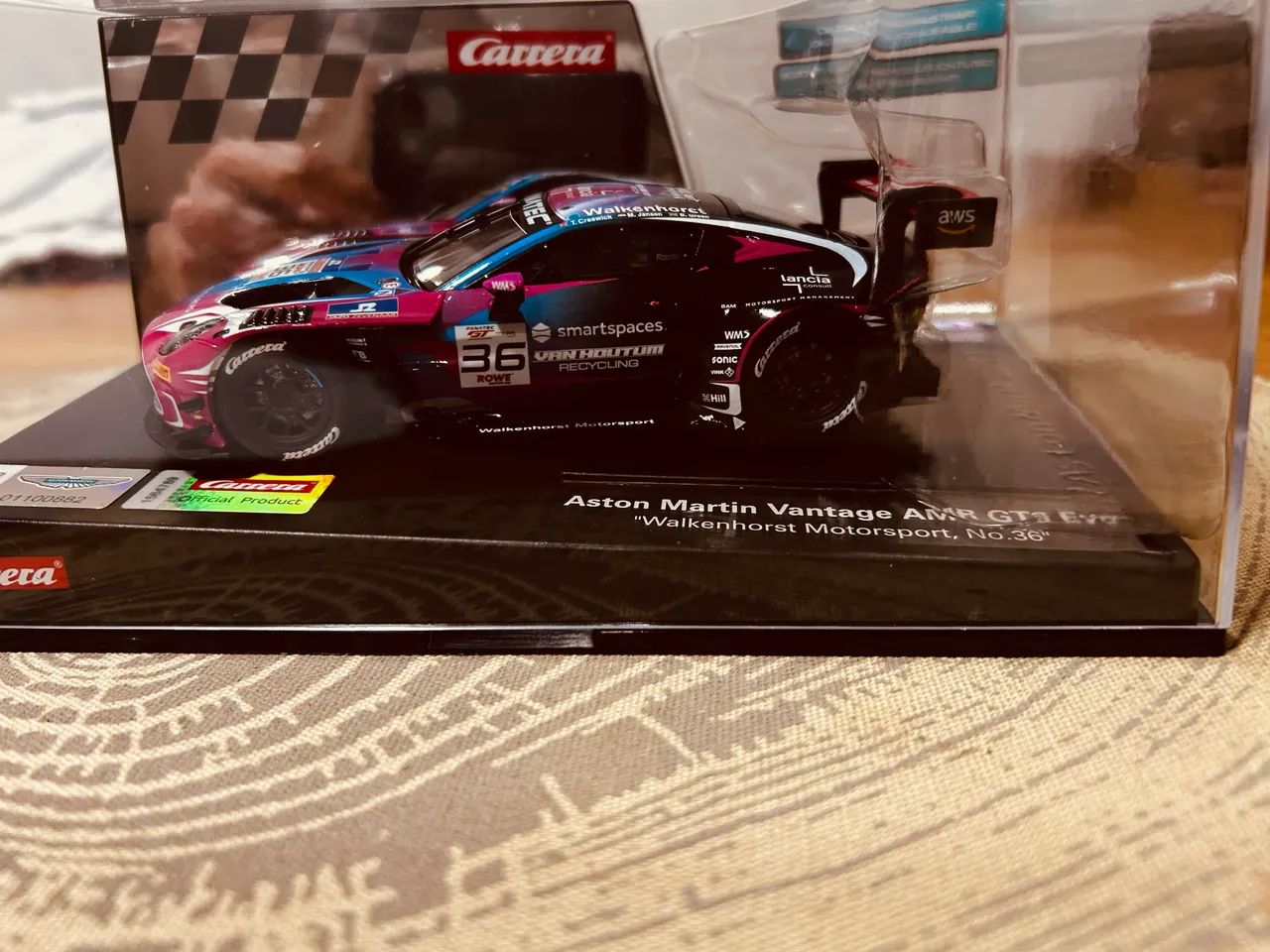 Carrinho Carrera Evolution ASTON MARTIN 1:32 - Foto 3