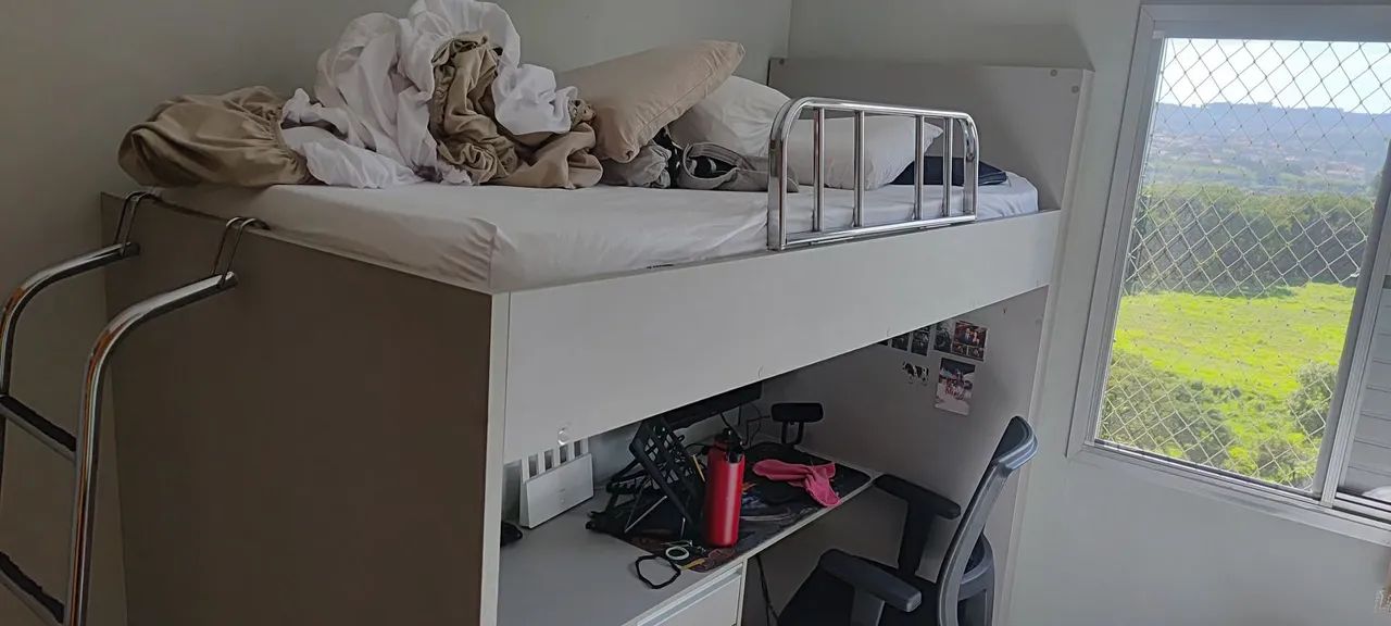 Cama Suspensa de madeira com colchão Ortobom