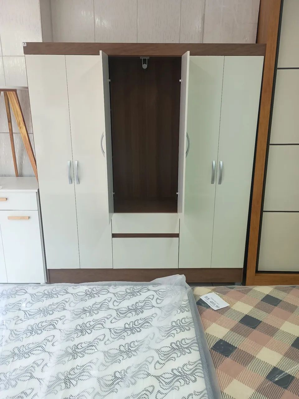 Guarda-roupa 6 portas e 2 gavetas  - Foto 4