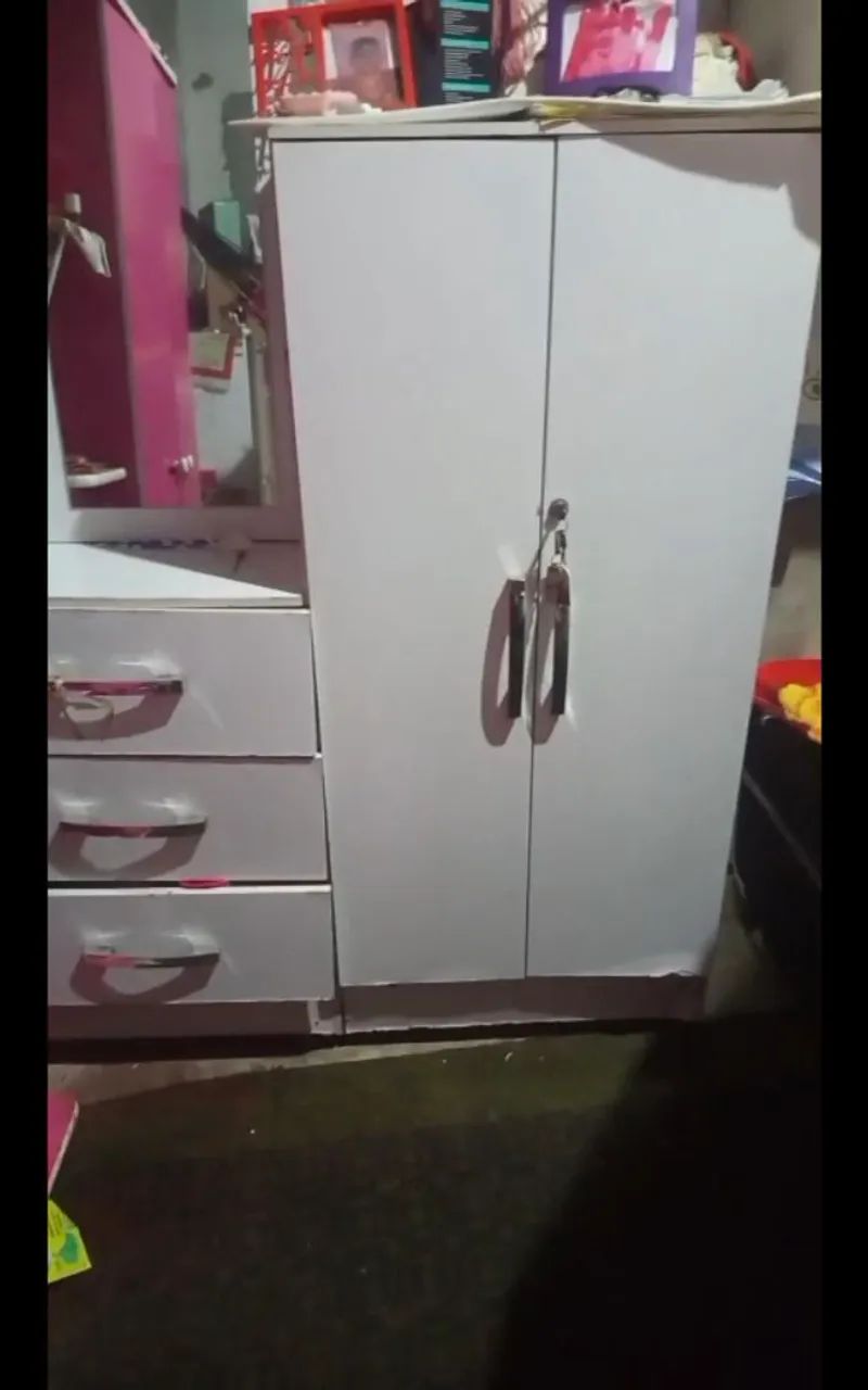 Guarda-roupa branco