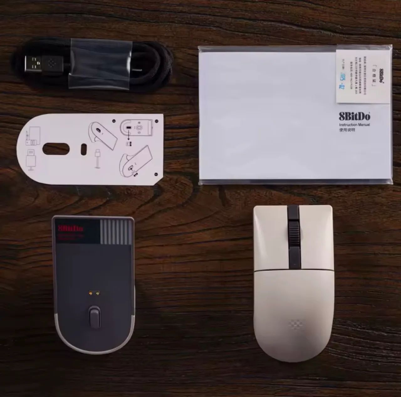 Mouse Gamer 8BitDo Retro R8 Tri-Mode com Dock de Carregamento - Foto 3