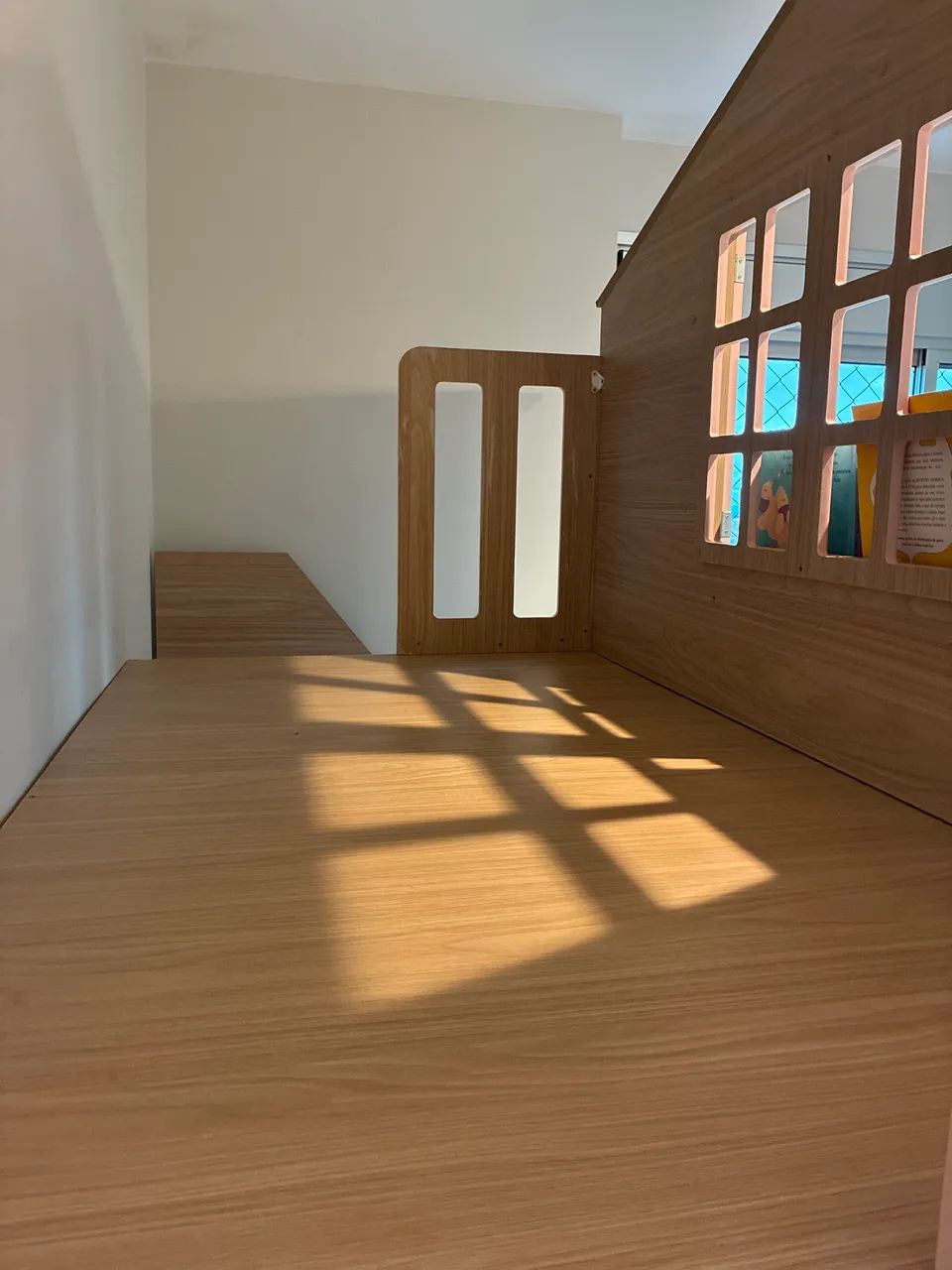 Casa de brinquedos com cama - Foto 3