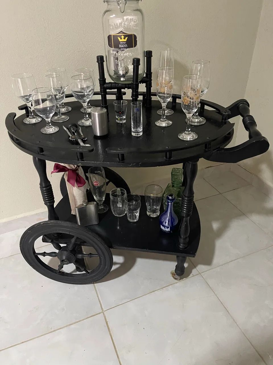 Vendo Esse Barzinho em Madeira