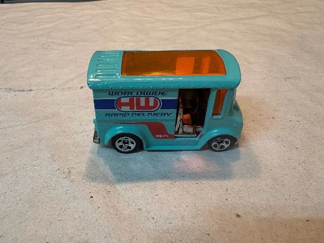 Carrinho Hot Wheels Bread Box 2011 usado - leia - Foto 3