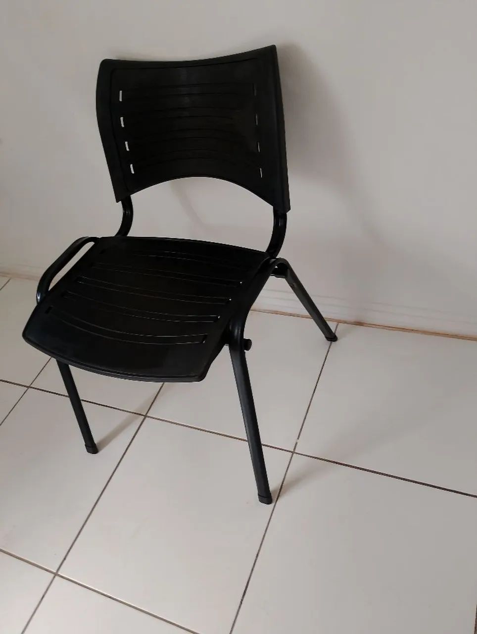 Cadeira Preta Empilhável Polipropileno  - Foto 3