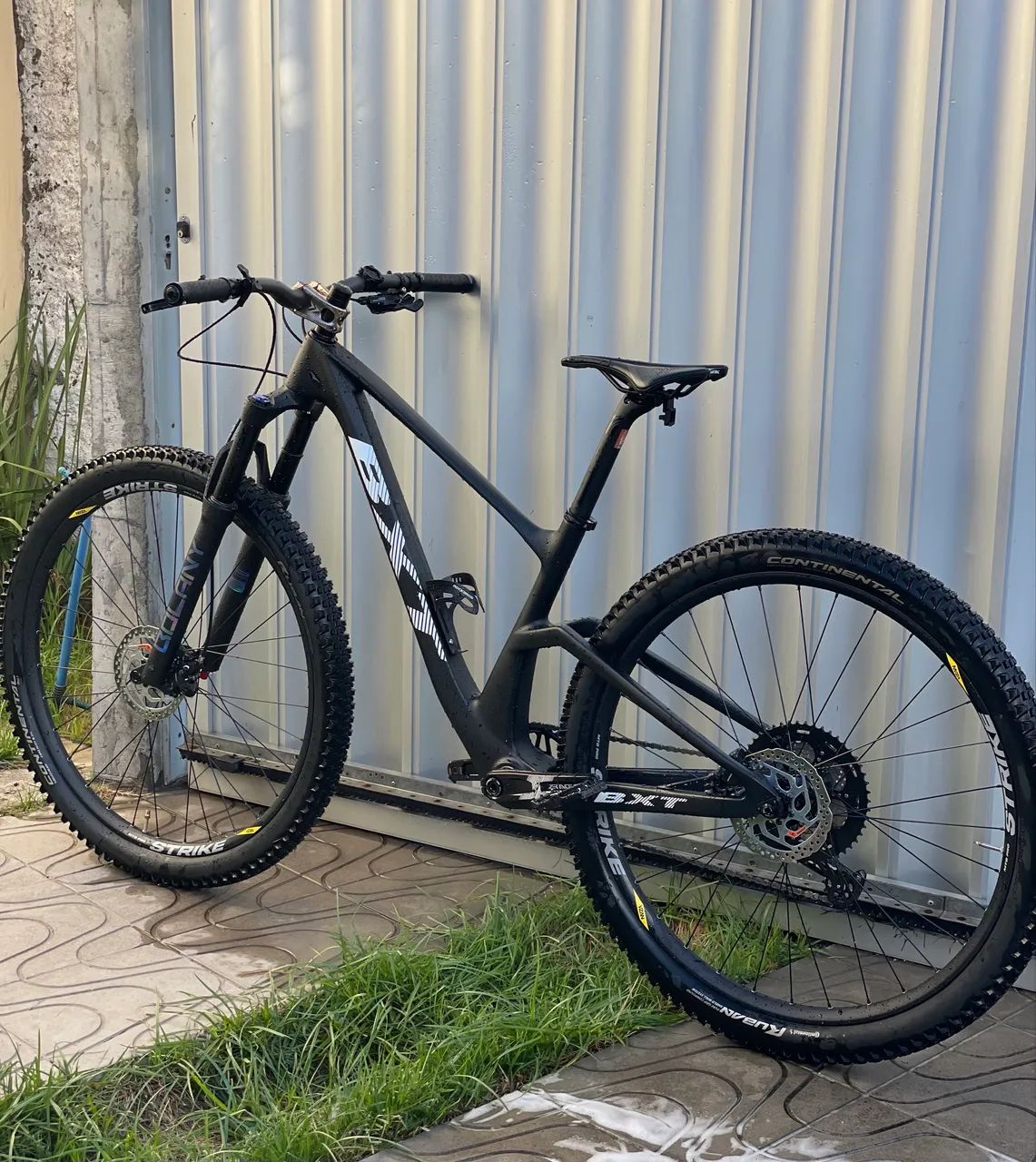 Bicicleta BXT Carbono 12v Shimano - estado de nova, pouco usada. - Foto 3