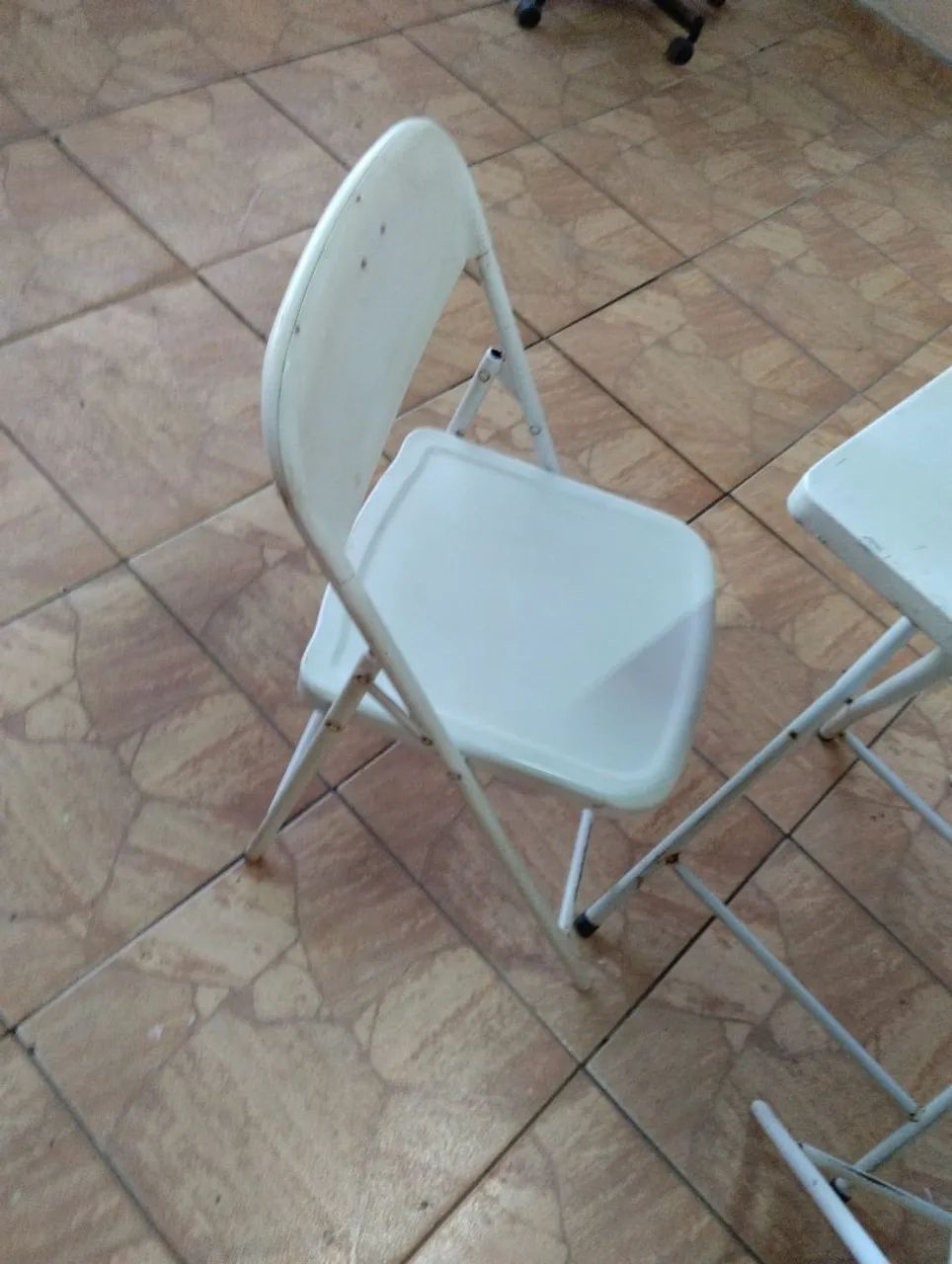 Mesa de aço com três cadeiras - Foto 2