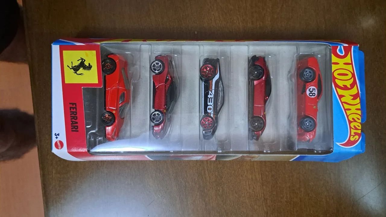 Carrinho Hot Wheels Ferrari 1/64 pacote com 5 - Foto 5
